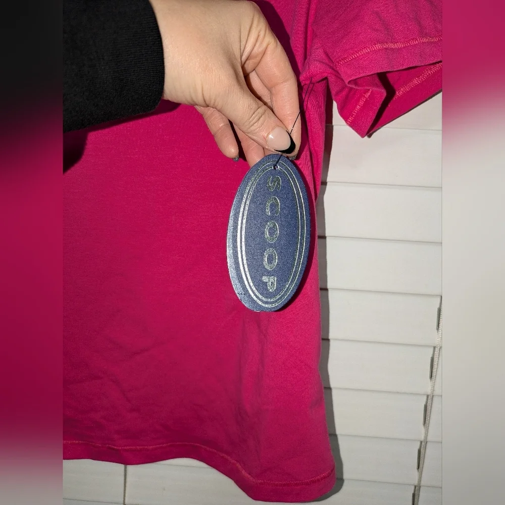 NWT Scoop Girls Pink Short Sleeve T-shirt. Size M (8-10)